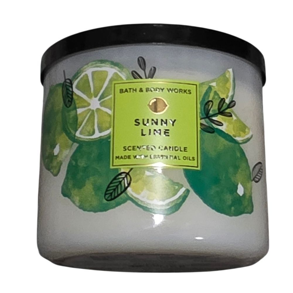 Bath & Body Works Sunny Lime Candle - Green and White